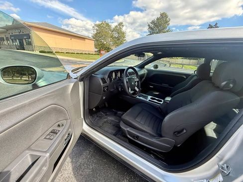 Used 2009 Dodge Challenger SE image 8