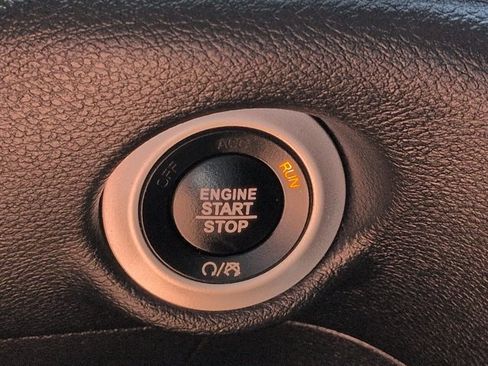 Used 2019 Chrysler Pacifica Touring-L w/ Premium Audio Group FWD image 27