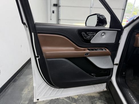 Used 2020 Lincoln Aviator Reserve w/ Equipment Group 201A AWD/4WD image 8