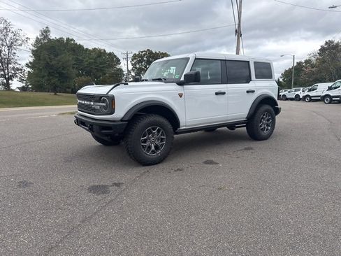 New 2025 Ford Bronco Badlands image 14