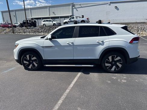 Used 2024 Volkswagen Atlas Cross Sport SE image 3