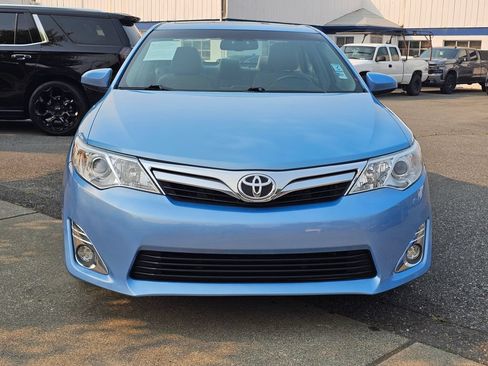 Used 2012 Toyota Camry XLE w/ Leather Pkg FWD image 2