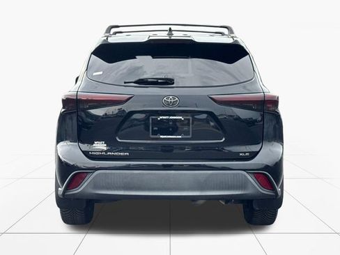 Used 2021 Toyota Highlander XLE FWD image 4