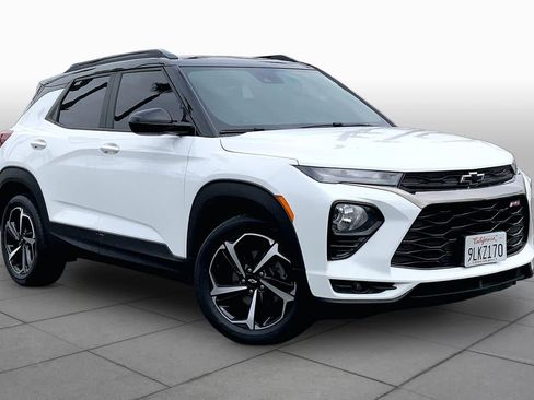 Used 2021 Chevrolet TrailBlazer RS w/ Technology Package FWD image 2