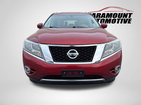 Used 2015 Nissan Pathfinder SV image 2