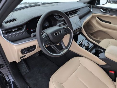 Certified 2024 Jeep Grand Cherokee L Limited image 11