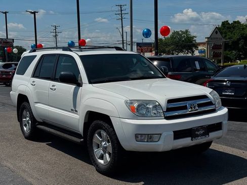 Used 2005 Toyota 4Runner SR5 w/ Preferred Accessory Pkg AWD/4WD image 3