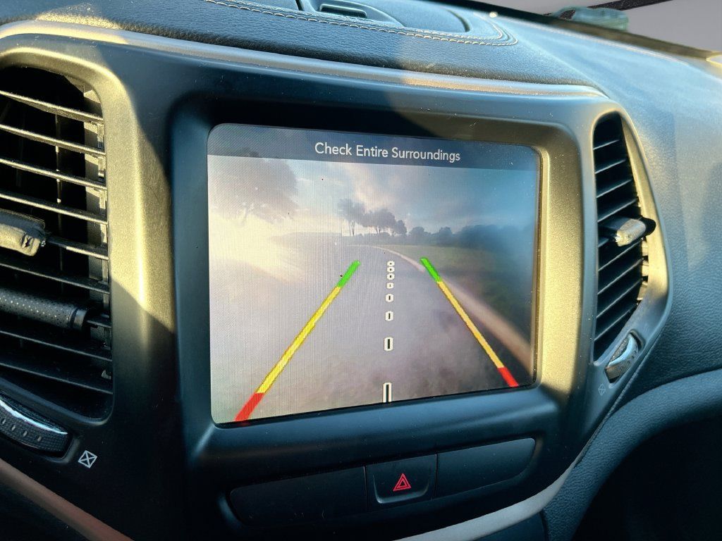 Used 2017 Jeep Cherokee Latitude FWD image 20
