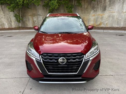 Used 2021 Nissan Kicks SV image 2