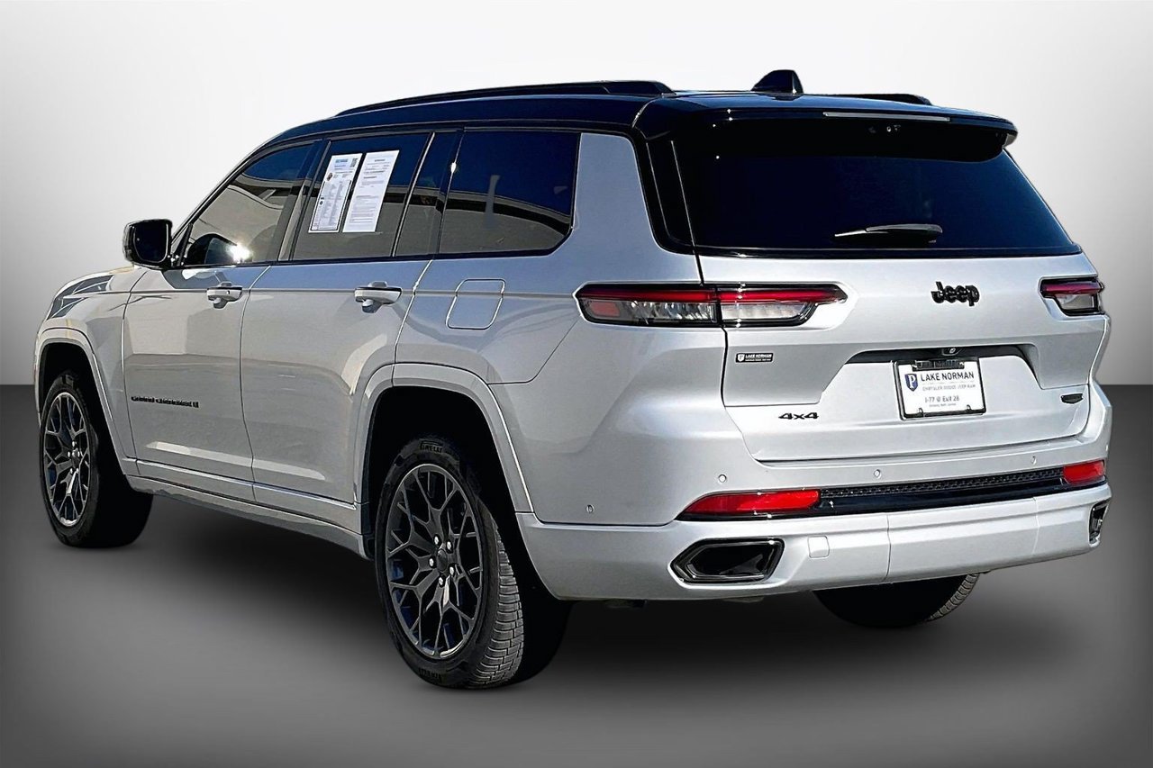 Used 2023 Jeep Grand Cherokee L Summit AWD/4WD image 6