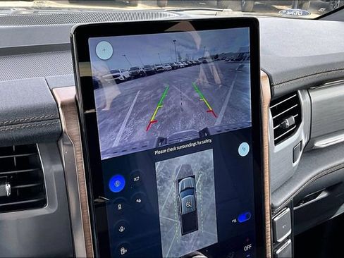 Used 2022 Ford F150 Lightning Lariat image 15