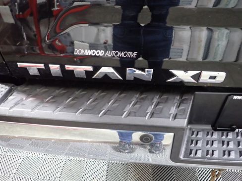 Used 2016 Nissan Titan SL image 18