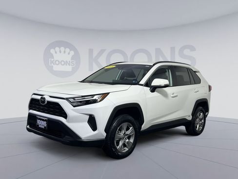 Used 2025 Toyota RAV4 XLE AWD/4WD image 1
