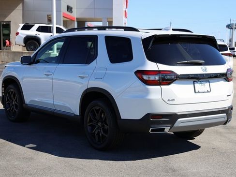New 2025 Honda Pilot Touring image 6