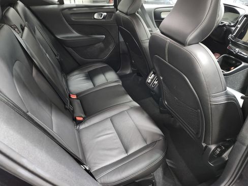 Used 2024 Volvo XC40 B5 Core image 21