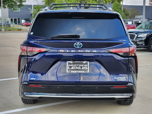 Used 2022 Toyota Sienna Platinum image 6