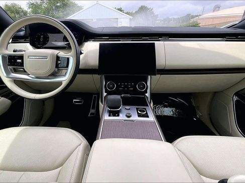 Used 2023 Land Rover Range Rover SE AWD/4WD image 9