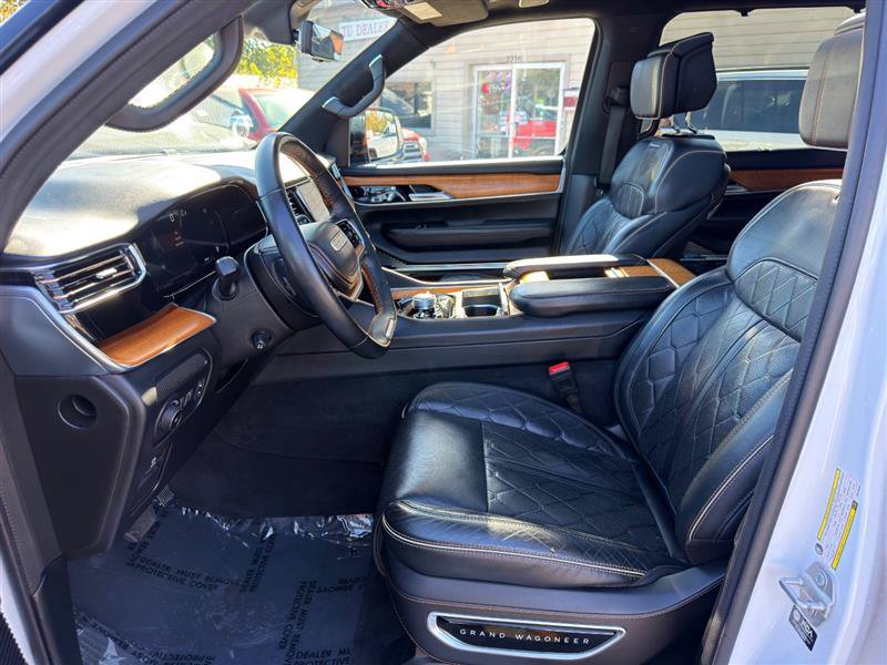 Used 2024 Jeep Grand Wagoneer L Series III AWD/4WD image 24