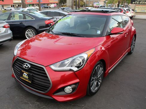 Used 2016 Hyundai Veloster Turbo w/ Option Group 04 FWD image 4
