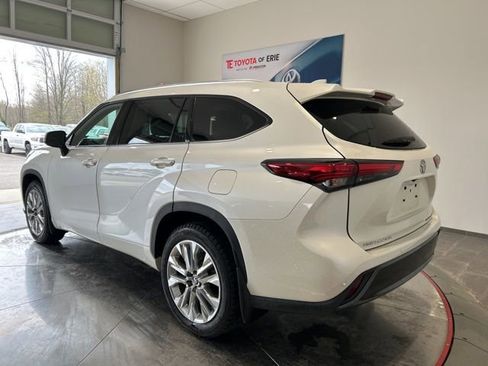 Used 2021 Toyota Highlander Limited AWD/4WD image 5