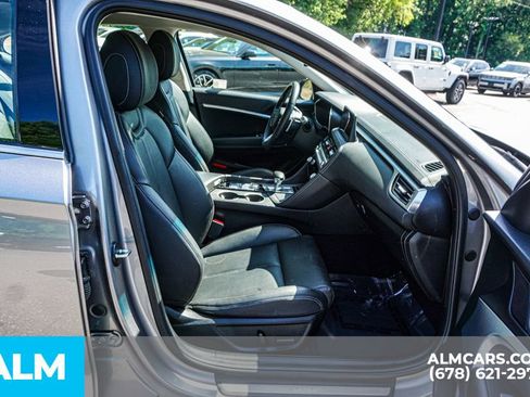Used 2025 Genesis G70 2.5T RWD image 23