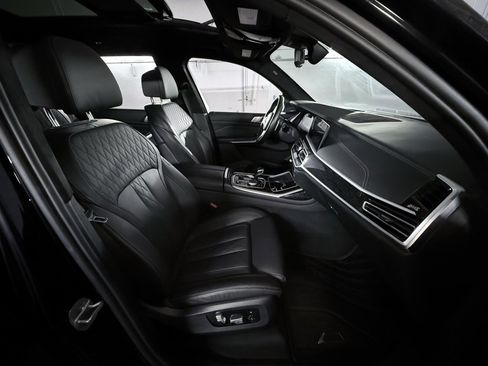 Used 2022 BMW X7 M50i image 33