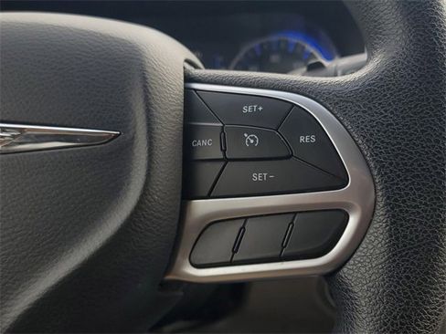 Used 2019 Chrysler Pacifica L image 24