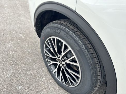 New 2025 Ford Escape SE image 15