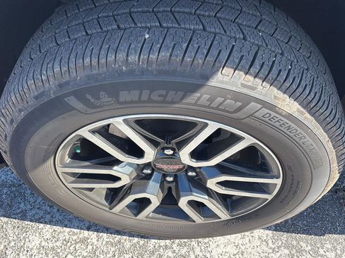 Used 2019 GMC Sierra 1500 AT4 w/ AT4 Premium Package image 13