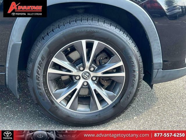 Used 2018 Toyota Highlander Plus AWD/4WD image 12