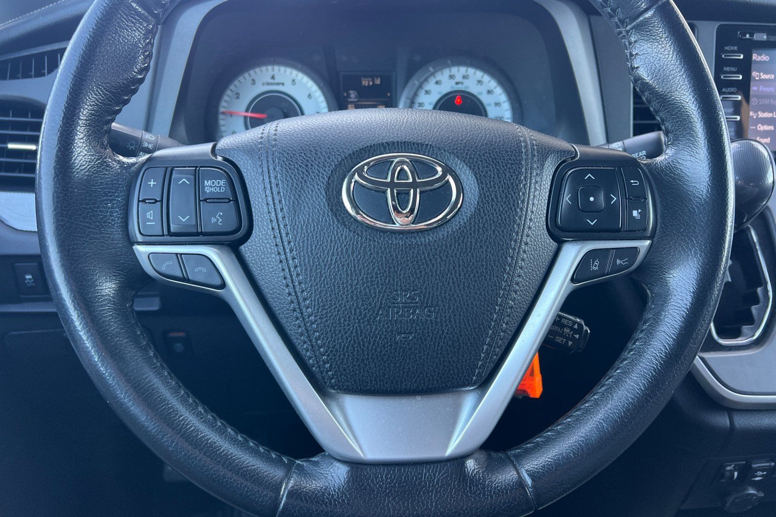 Used 2020 Toyota Sienna SE w/ Carpet Mat Package FWD image 23