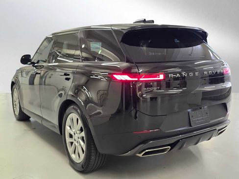Used 2025 Land Rover Range Rover Sport SE AWD/4WD image 3