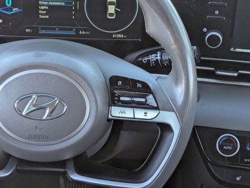 Used 2021 Hyundai Elantra SEL w/ Convenience Package image 18