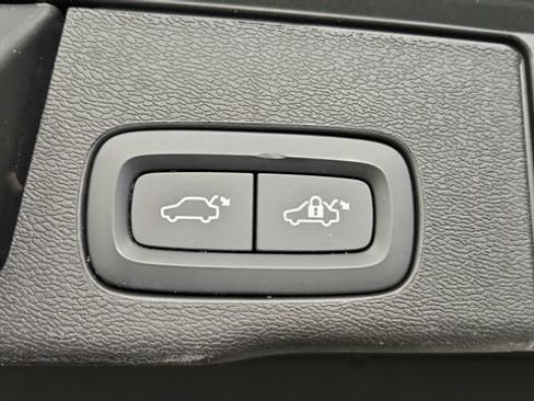 Certified 2023 Volvo XC60 B5 Plus w/ Protection Package Premier FWD image 41
