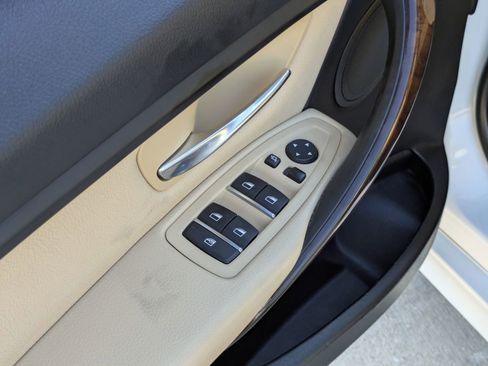 Used 2018 BMW 320i Sedan w/ Convenience Package image 12