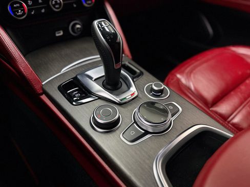 Used 2020 Alfa Romeo Stelvio Ti Lusso image 19