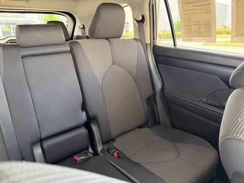 Used 2025 Toyota Highlander LE FWD image 34