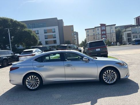 Used 2022 Lexus ES 300h Ultra Luxury w/ Accessory Package 2 FWD image 6