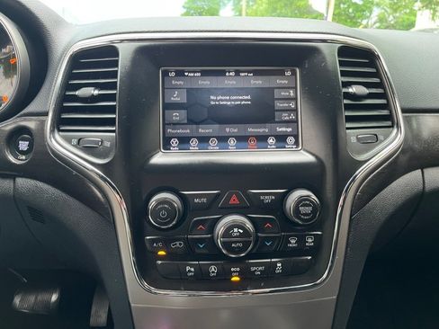 Used 2018 Jeep Grand Cherokee Laredo AWD/4WD image 20