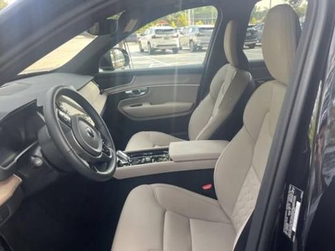 Used 2025 Volvo XC90 B5 Core AWD/4WD image 5