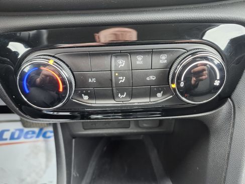 Used 2022 Buick Encore GX Preferred w/ Cold Weather Comfort Package AWD/4WD image 21