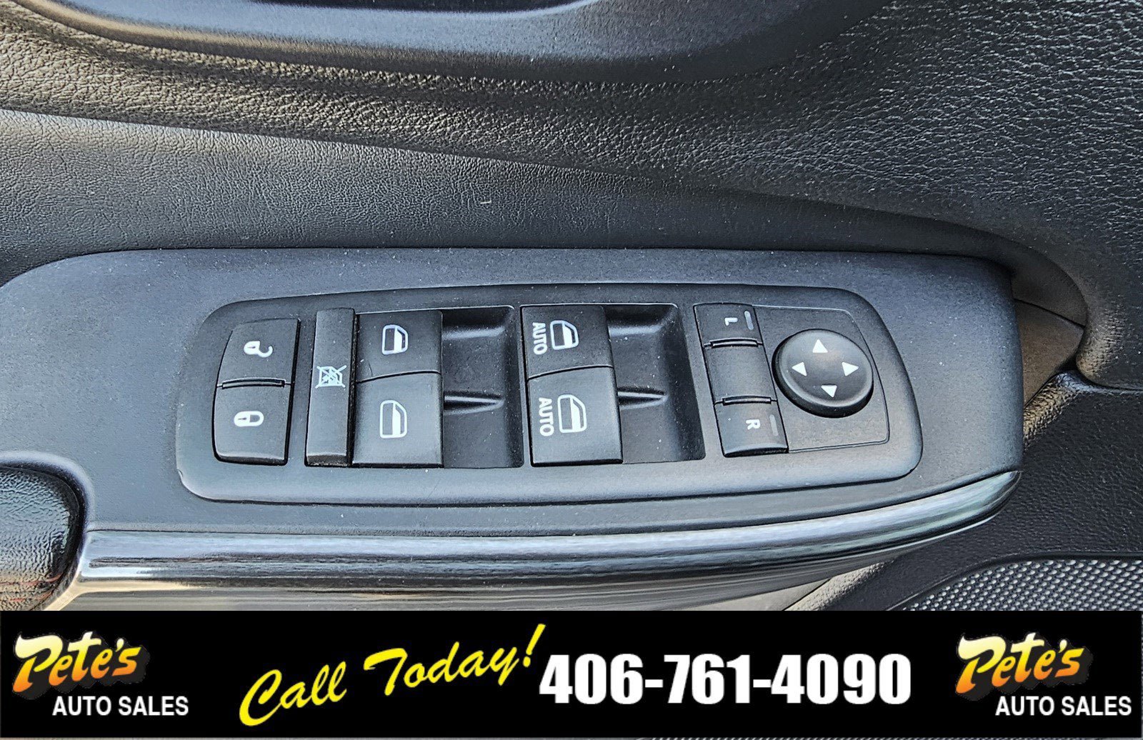 Used 2016 Jeep Cherokee Trailhawk AWD/4WD image 17