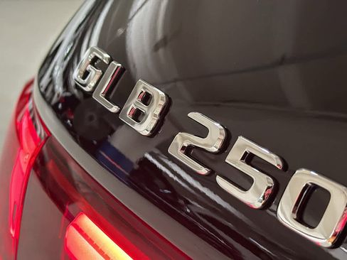 Certified 2024 Mercedes-Benz GLB 250 4MATIC image 11