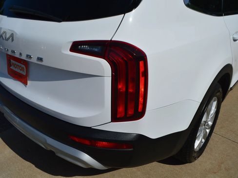 Used 2022 Kia Telluride LX AWD/4WD image 9