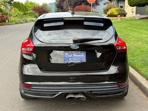 Used 2017 Ford Focus ST FWD image 5