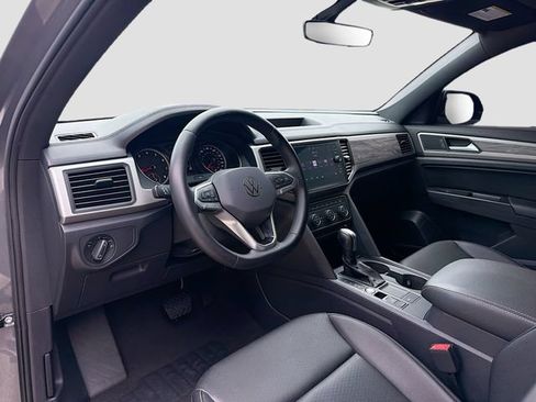 Used 2020 Volkswagen Atlas Cross Sport SE w/ Panoramic Sunroof Package FWD image 25