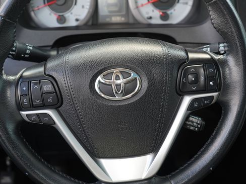 Used 2020 Toyota Sienna SE Premium w/ Nightshade Edition FWD image 23