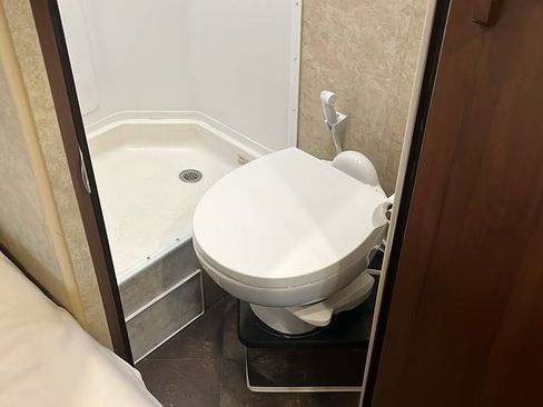 Used 2013 Ford E-450 and Econoline 450 Super Duty w/ Motorhome Prep Pkg image 33