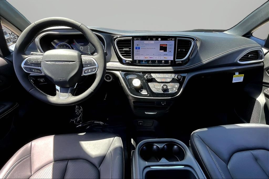 New 2027 Chrysler Pacifica Select FWD image 5