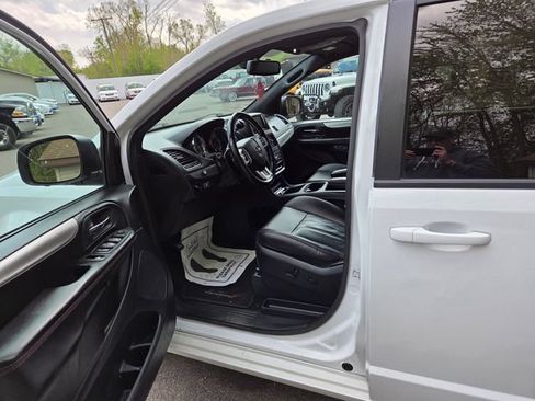 Used 2020 Dodge Grand Caravan GT FWD image 11